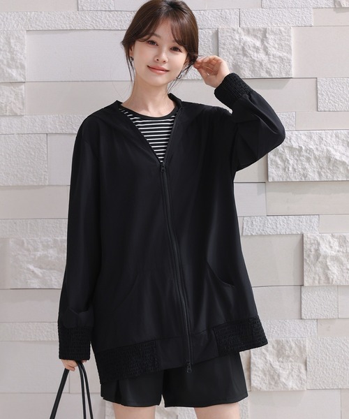 TeddyShop(テディショップ)の「【UVカット率99%/急速・接触冷感/フード付き】ふわっと超軽量。長袖フルジップオープンシャーリングラッシュガードパーカー レディース水着(パーカー・レディース・カーキ/ホワイト/ダークグレー/ブラック・M/S/L)」の22枚目の写真