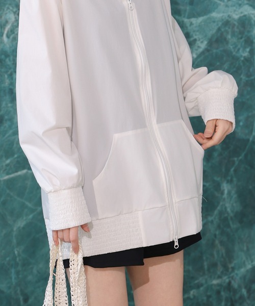 TeddyShop(テディショップ)の「【UVカット率99%/急速・接触冷感/フード付き】ふわっと超軽量。長袖フルジップオープンシャーリングラッシュガードパーカー レディース水着(パーカー・レディース・カーキ/ホワイト/ダークグレー/ブラック・M/S/L)」の18枚目の写真