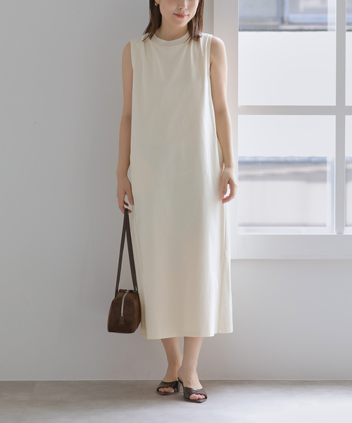 La TOTALITE(ラトータリテ)の「【洗える】ピンタックカットワンピース(ワンピース・レディース・チャコールグレー/アイボリー・FREE)」の1枚目の写真