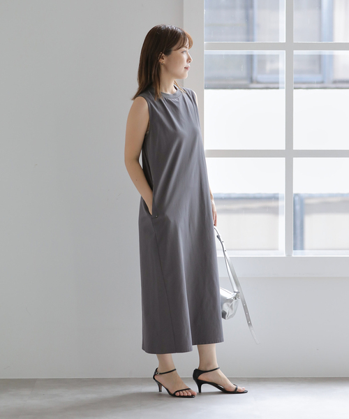 La TOTALITE(ラトータリテ)の「【洗える】ピンタックカットワンピース(ワンピース・レディース・チャコールグレー/アイボリー・FREE)」の9枚目の写真