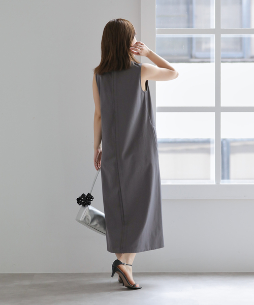 La TOTALITE(ラトータリテ)の「【洗える】ピンタックカットワンピース(ワンピース・レディース・チャコールグレー/アイボリー・FREE)」の8枚目の写真