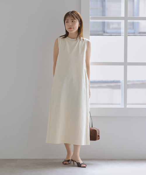 La TOTALITE(ラトータリテ)の「【洗える】ピンタックカットワンピース(ワンピース・レディース・チャコールグレー/アイボリー・FREE)」の7枚目の写真