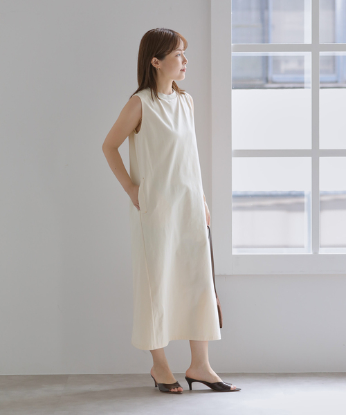 La TOTALITE(ラトータリテ)の「【洗える】ピンタックカットワンピース(ワンピース・レディース・チャコールグレー/アイボリー・FREE)」の6枚目の写真