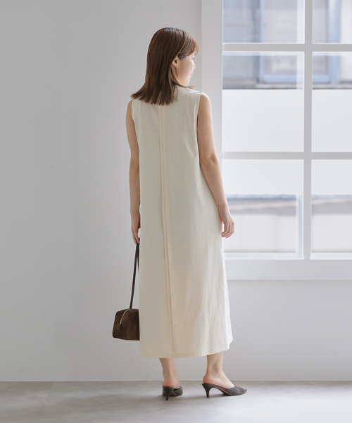 La TOTALITE(ラトータリテ)の「【洗える】ピンタックカットワンピース(ワンピース・レディース・チャコールグレー/アイボリー・FREE)」の5枚目の写真