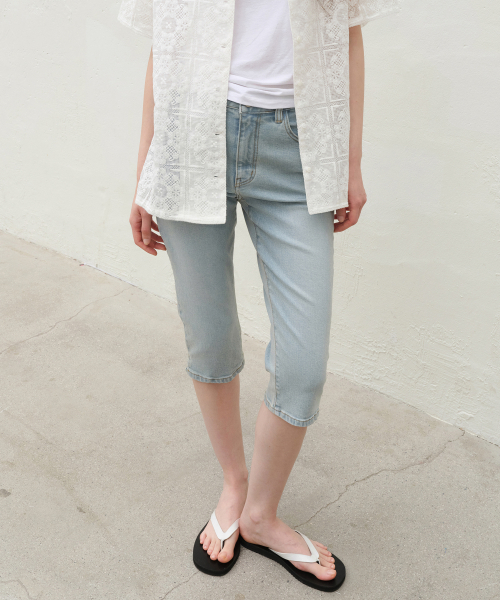 LEVAR(レバー)の「Below Capri Denim - Light Blue(デニムパンツ・レディース・その他・SMALL/MEDIUM/X-SMALL)」の3枚目の写真