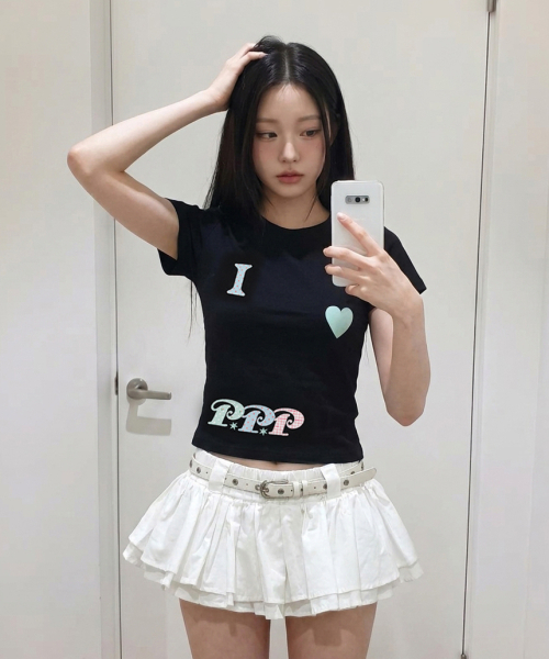 PAGESIISII(ページシシ)の「I LOVE PPP アプリケディテールスリムフィット半袖Tシャツ ブラック(Tシャツ/カットソー・レディース・その他・MEDIUM)」の1枚目の写真