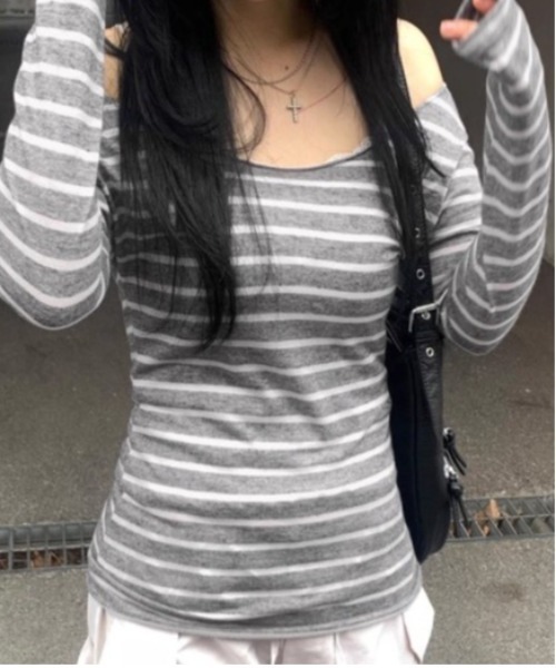 Vini(ヴィニ)の「マルチボーダータイトロンT(Tシャツ/カットソー・レディース・ライトグレー/ダークグレー・MEDIUM)」の1枚目の写真