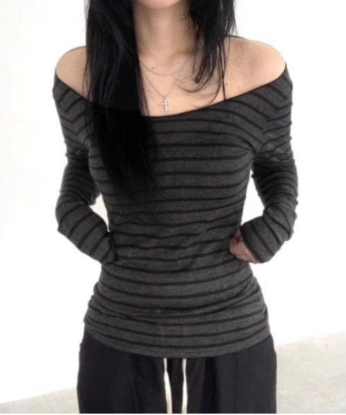 Vini(ヴィニ)の「マルチボーダータイトロンT(Tシャツ/カットソー・レディース・ライトグレー/ダークグレー・MEDIUM)」の2枚目の写真