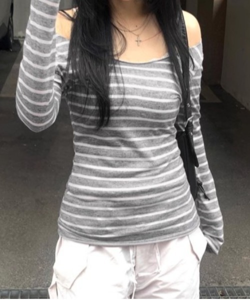 Vini(ヴィニ)の「マルチボーダータイトロンT(Tシャツ/カットソー・レディース・ライトグレー/ダークグレー・MEDIUM)」の3枚目の写真