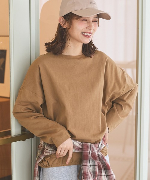 Honeys(ハニーズ)の「裾ドロストゆるTシャツ(Tシャツ/カットソー・レディース・ブラック/グレイッシュベージュ/ダークブルー/キャメル/ブラウン・F)」の1枚目の写真