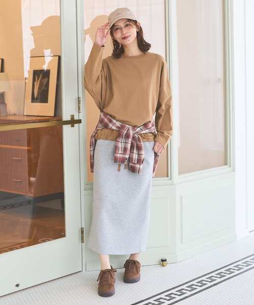 Honeys(ハニーズ)の「裾ドロストゆるTシャツ(Tシャツ/カットソー・レディース・ブラック/グレイッシュベージュ/ダークブルー/キャメル/ブラウン・F)」の14枚目の写真
