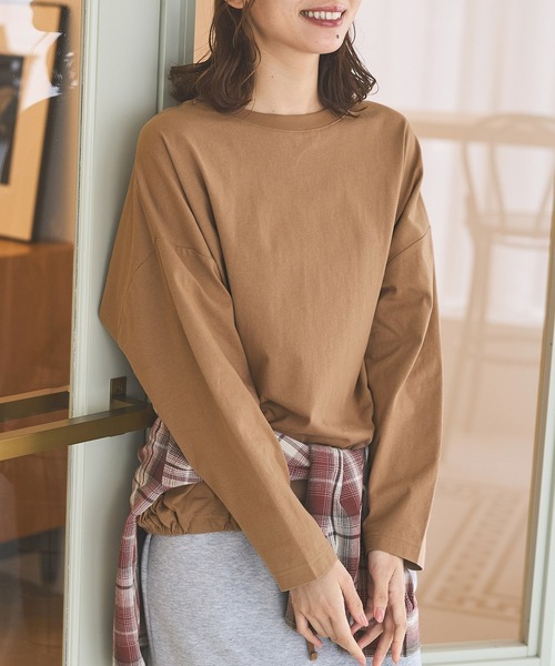 Honeys(ハニーズ)の「裾ドロストゆるTシャツ(Tシャツ/カットソー・レディース・ブラック/グレイッシュベージュ/ダークブルー/キャメル/ブラウン・F)」の17枚目の写真