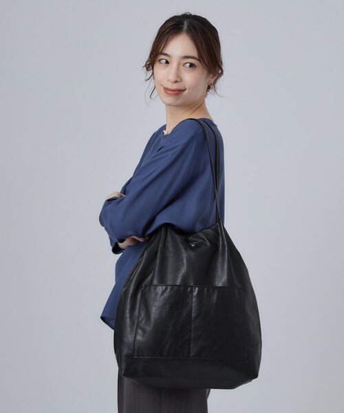 SHOO・LA・RUE(シューラルー)の「つまみハンドル巾着トートバッグ(トートバッグ・レディース・ブラック/イエロー/ナチュラル・00)」の4枚目の写真
