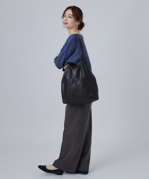 SHOO・LA・RUE(シューラルー)の「つまみハンドル巾着トートバッグ(トートバッグ・レディース・ブラック/イエロー/ナチュラル・00)」の5枚目の写真
