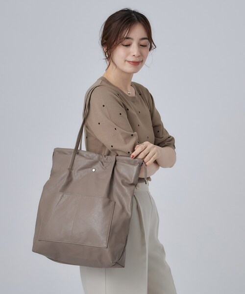 SHOO・LA・RUE(シューラルー)の「つまみハンドル巾着トートバッグ(トートバッグ・レディース・ブラック/イエロー/ナチュラル・00)」の8枚目の写真