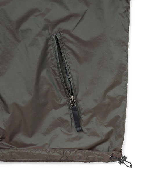 thisisneverthat(ディスイズネバーザット)の「PERTEXR SP-Logo Windbreaker(その他アウター・メンズ・オリーブ/ネイビー・XL/L/M/S)」の4枚目の写真