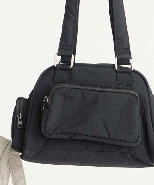 UNSTOA(アンストア)の「Single-handle nylon handbag with gusset 秋服 冬服(ハンドバッグ・レディース・ブラック・FREE)」の3枚目の写真
