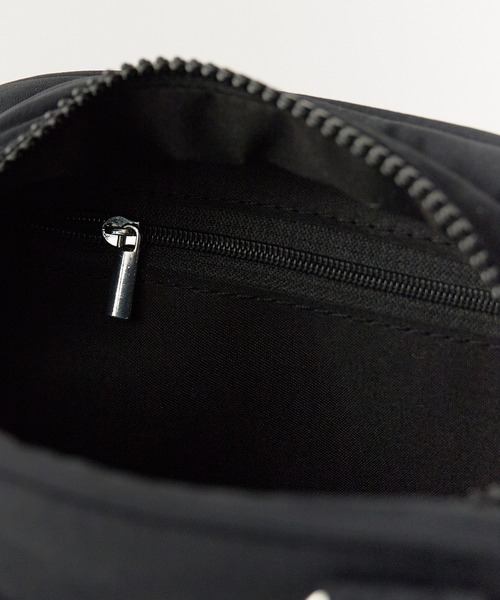 UNSTOA(アンストア)の「Single-handle nylon handbag with gusset 秋服 冬服(ハンドバッグ・レディース・ブラック・FREE)」の10枚目の写真