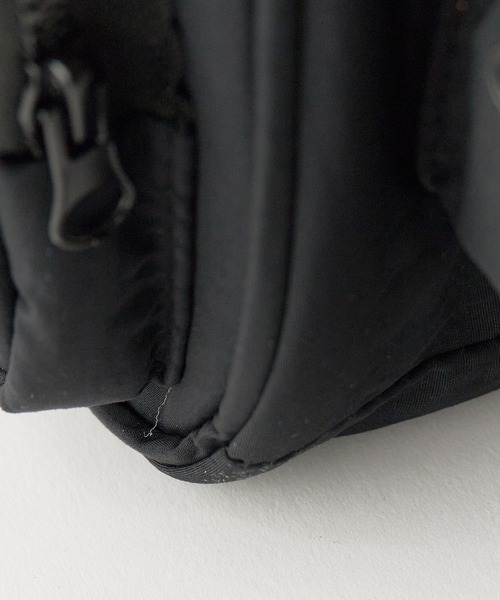 UNSTOA(アンストア)の「Single-handle nylon handbag with gusset 秋服 冬服(ハンドバッグ・レディース・ブラック・FREE)」の11枚目の写真