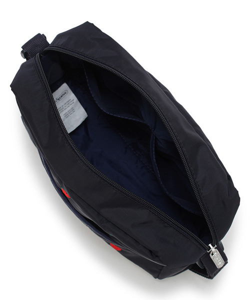 LeSportsac(レスポートサック)の「DANIELLA CROSSBODY レッドアップルエンブロイダリー(ショルダーバッグ・レディース・ブルー・FREE)」の9枚目の写真