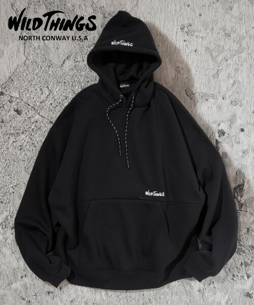 wild rose hips(ワイルドローズヒップス)の「WILD THINGS/ワイルドシングス 限定展開 別注 ワンポイントロゴ パーカー / スウェット(スウェット・メンズ・ブラック/グレイッシュベージュ/スミクロ/アッシュグレー・MEDIUM/SMALL/LARGE)」の1枚目の写真