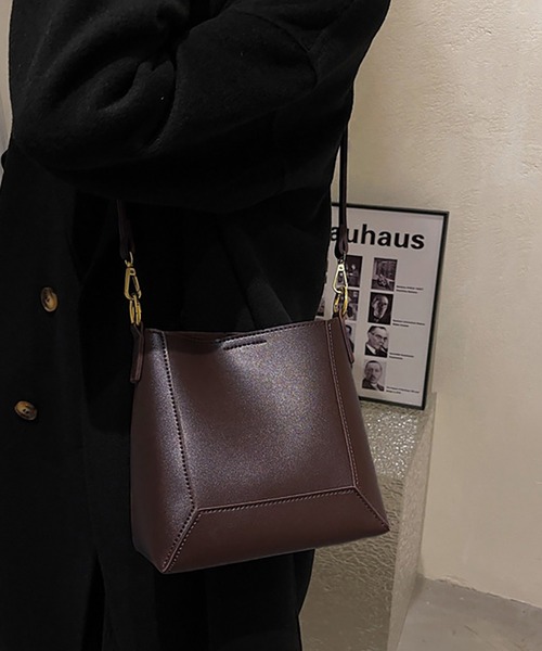 Doux Belle(ドゥーベル)の「ミニバッグ付き2WAYバケツショルダーバッグ(ショルダーバッグ・レディース・ブラック/ダークブラウン/ブラウン・FREE)」の6枚目の写真