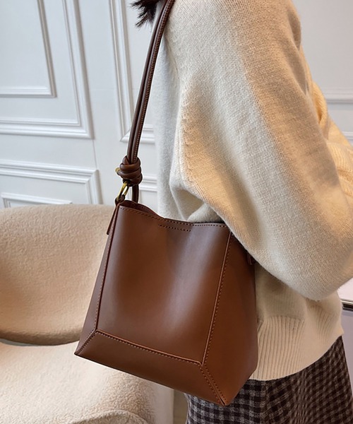 Doux Belle(ドゥーベル)の「ミニバッグ付き2WAYバケツショルダーバッグ(ショルダーバッグ・レディース・ブラック/ダークブラウン/ブラウン・FREE)」の12枚目の写真