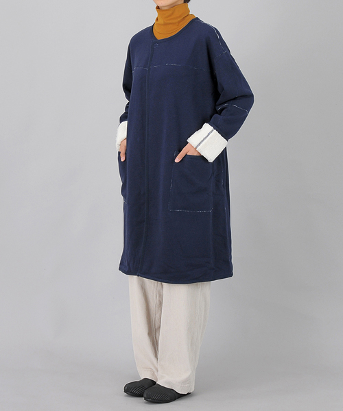 Ne-net(ネネット)の「(S)ボアボンディング(ノーカラージャケット・レディース・ネイビー/オフホワイト・02)」の2枚目の写真