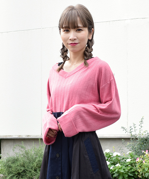 w closet(ダブルクローゼット)の「カシミヤタッチワイドリブVネックプルオーバ(ニット/セーター・レディース・ホワイト/ピンクベージュ/グレー/ピンク/チャコールグレー/ブラック・FREE)」の5枚目の写真