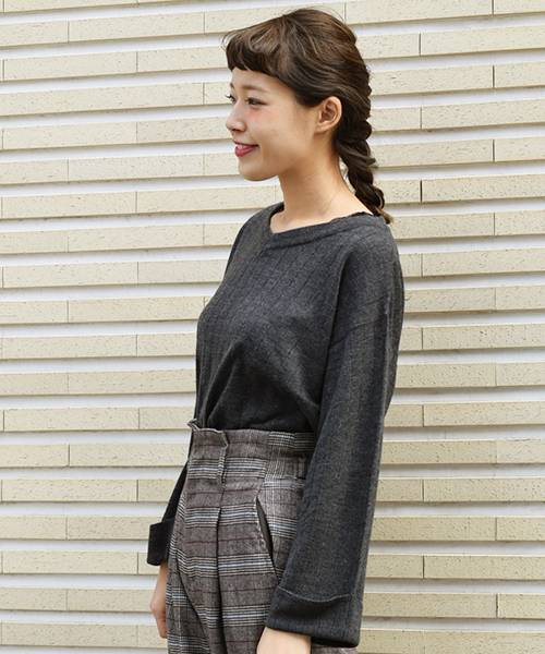 w closet(ダブルクローゼット)の「カシミヤタッチワイドリブVネックプルオーバ(ニット/セーター・レディース・ホワイト/ピンクベージュ/グレー/ピンク/チャコールグレー/ブラック・FREE)」の4枚目の写真