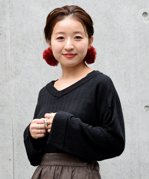 w closet(ダブルクローゼット)の「カシミヤタッチワイドリブVネックプルオーバ(ニット/セーター・レディース・ホワイト/ピンクベージュ/グレー/ピンク/チャコールグレー/ブラック・FREE)」の3枚目の写真