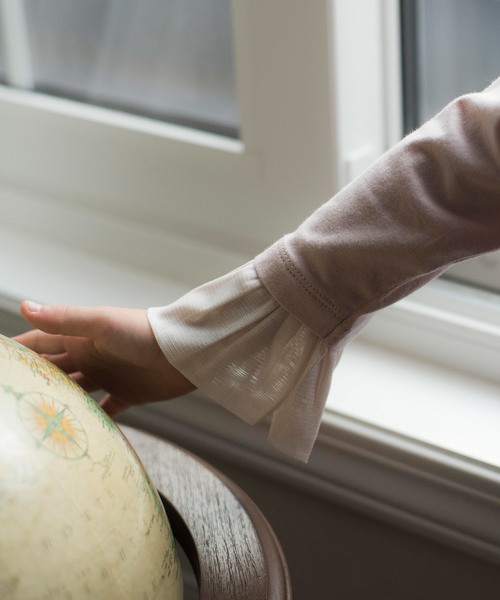 Catherine Cottage(キャサリンコテージ)の「袖口チュールフリル長袖カットソー(Tシャツ/カットソー・キッズ・ベージュ/ピンク/ネイビー・120/140/110/130)」の12枚目の写真