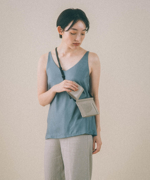 STUDIOUS（ステュディオス）の「【LAUGOA】ウォレット付きミニショルダーバッグ/Luster 19126-11014（ショルダーバッグ・レディース・ホワイト/ブラック/ベージュ/ライトピンク/ライトグレー/シルバー/グレー・FREE）」の6枚目の写真