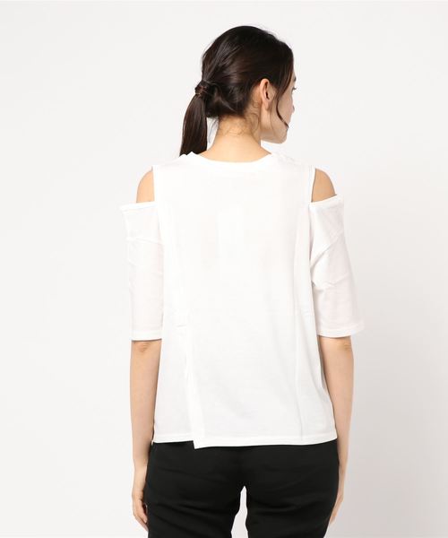 KOBE LETTUCE（コウベレタス）の「アシメレイヤード肩スリットオープンショルダーTシャツ（Tシャツ/カットソー・レディース・オフホワイト/ブルー/モカ/ブラック・FREE）」の5枚目の写真