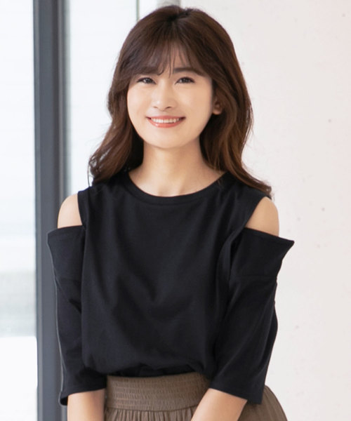 KOBE LETTUCE（コウベレタス）の「アシメレイヤード肩スリットオープンショルダーTシャツ（Tシャツ/カットソー・レディース・オフホワイト/ブルー/モカ/ブラック・FREE）」の3枚目の写真