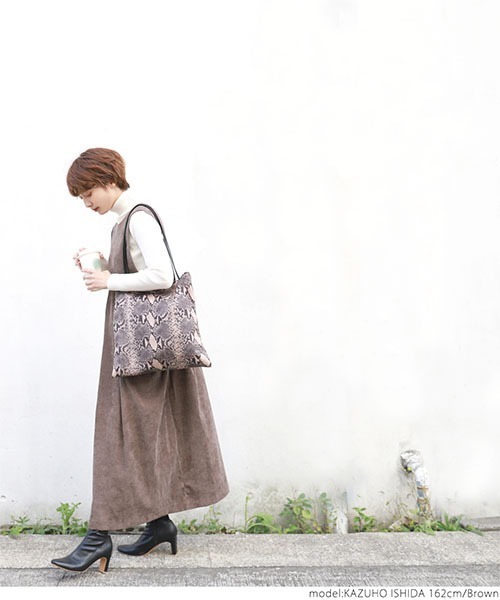 coca（coca）（コカ）の「【前後2way】コーデュロイタックジャンパースカート（ワンピース・レディース・ブラウン・ONE SIZE）」の6枚目の写真