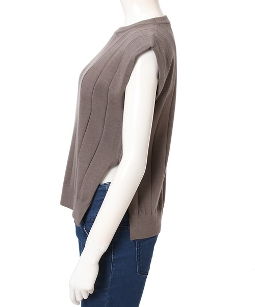 fifth（フィフス）の「スリットデザインスリーブレスニット（ニット/セーター・レディース・ホワイト/ブラック/モカ・MEDIUM）」の6枚目の写真