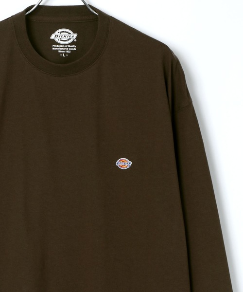 Dickies(ディッキーズ)の「Dickies/ディッキーズ ビッグシルエット ワンポイント ミニロゴワッペン ロングスリーブTシャツ(Tシャツ/カットソー・メンズ・ホワイト/ブラック/ダークグリーン/ベージュ/ネイビー/ブラウン/サックスブルー/グリーン・M/L/XL)」の4枚目の写真