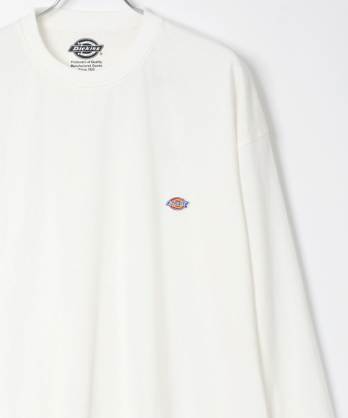 Dickies(ディッキーズ)の「Dickies/ディッキーズ ビッグシルエット ワンポイント ミニロゴワッペン ロングスリーブTシャツ(Tシャツ/カットソー・メンズ・ホワイト/ブラック/ダークグリーン/ベージュ/ネイビー/ブラウン/サックスブルー/グリーン・M/L/XL)」の2枚目の写真