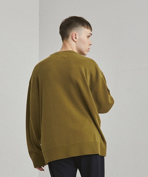 UNITED TOKYO（ユナイテッドトウキョウ）の「スムースニットプルオーバー/オーバーサイズ/ビッグシルエット（ニット/セーター・メンズ・オフホワイト/ブラック/ベージュ/カーキ・1/2/3）」の16枚目の写真