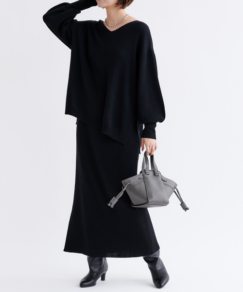 DouDou（ドゥドゥ）の「【WEB限定】【セットアップ】Vネックプルオーバー×タイトスカート（セットアップ・レディース・ブラック/ライトベージュ・FREE）」の2枚目の写真