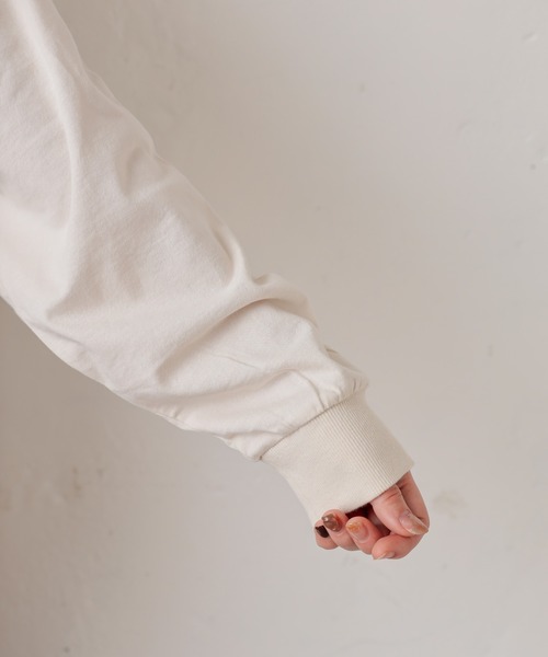 natural couture（ナチュラルクチュール）の「重ね着しやすいシャツテールロゴT Mサイズ（Tシャツ/カットソー・レディース・ブラック/ベージュ/アイボリー・MEDIUM）」の19枚目の写真