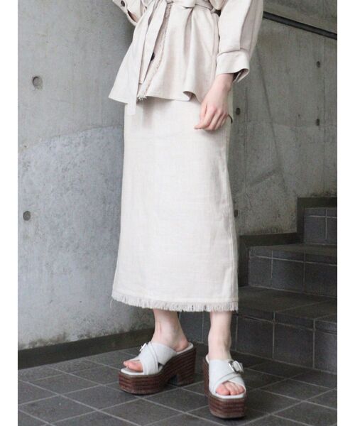 MURUA（ムルーア）の「バックスリットフリンジスカート（スカート・レディース・ブラウン/アイボリー/ブラック・2/1）」の2枚目の写真