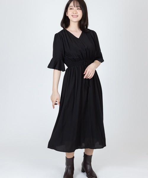 Anuenue（アヌエヌエ）の「Vネックギャザーワンピース ロング丈（ワンピース・レディース・ブラック/ベージュ/カーキ・FREE）」の2枚目の写真