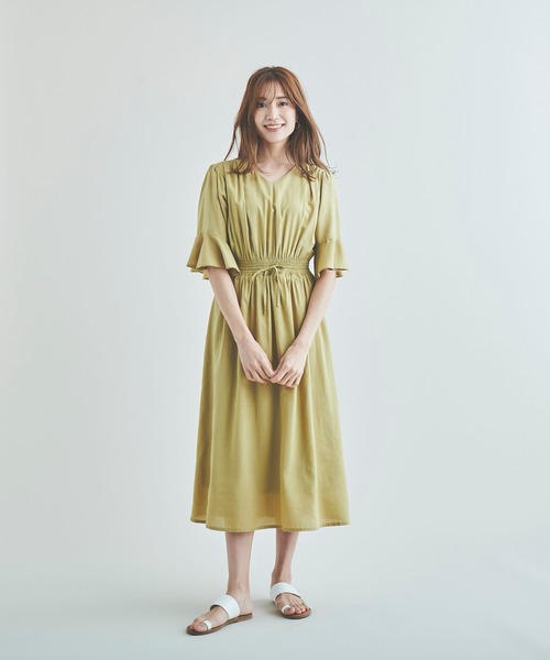 Anuenue（アヌエヌエ）の「Vネックギャザーワンピース ロング丈（ワンピース・レディース・ブラック/ベージュ/カーキ・FREE）」の10枚目の写真