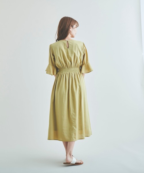 Anuenue（アヌエヌエ）の「Vネックギャザーワンピース ロング丈（ワンピース・レディース・ブラック/ベージュ/カーキ・FREE）」の13枚目の写真