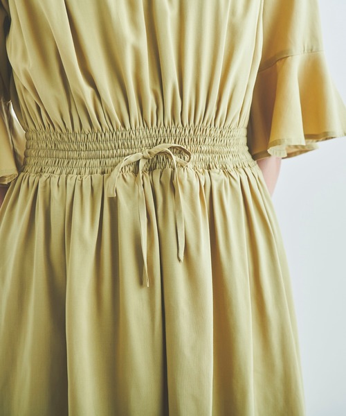 Anuenue（アヌエヌエ）の「Vネックギャザーワンピース ロング丈（ワンピース・レディース・ブラック/ベージュ/カーキ・FREE）」の16枚目の写真