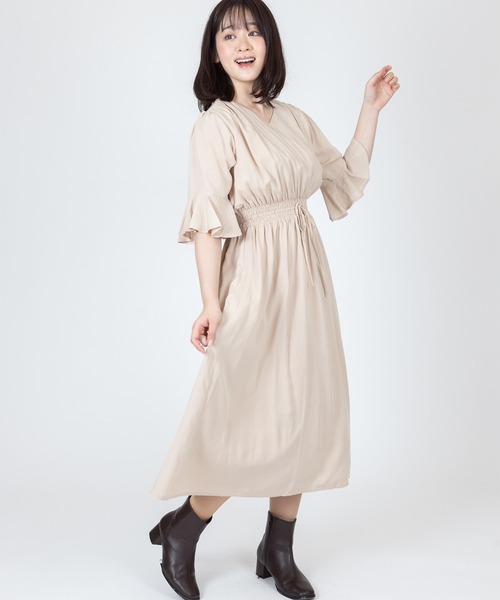Anuenue（アヌエヌエ）の「Vネックギャザーワンピース ロング丈（ワンピース・レディース・ブラック/ベージュ/カーキ・FREE）」の19枚目の写真