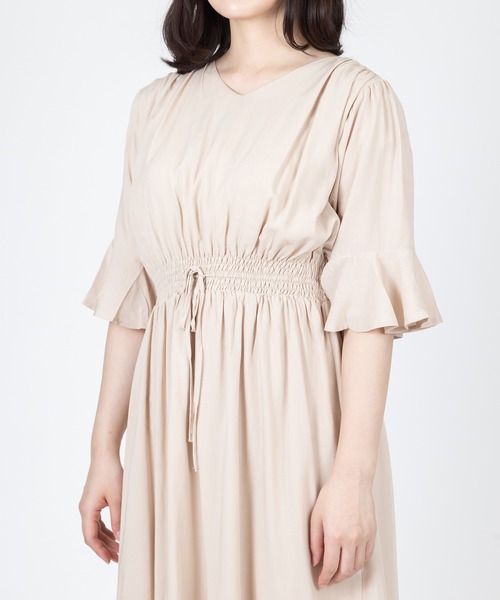 Anuenue（アヌエヌエ）の「Vネックギャザーワンピース ロング丈（ワンピース・レディース・ブラック/ベージュ/カーキ・FREE）」の22枚目の写真