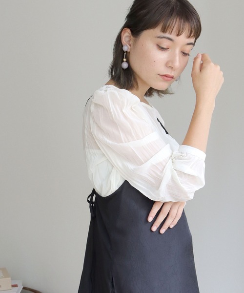 HER CLOSET（ハークローゼット）の「【HERCLOSET】2WAYシアークリンクルブラウス（シャツ/ブラウス・レディース・ホワイト/ブラック/グレー/ピンクベージュ・M）」の7枚目の写真